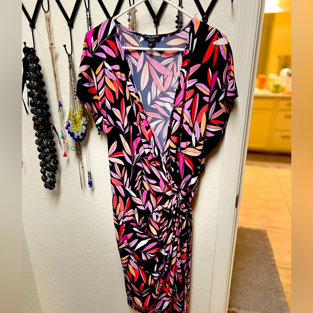 Maggy London size 20 wrap dress in fun tropical print.